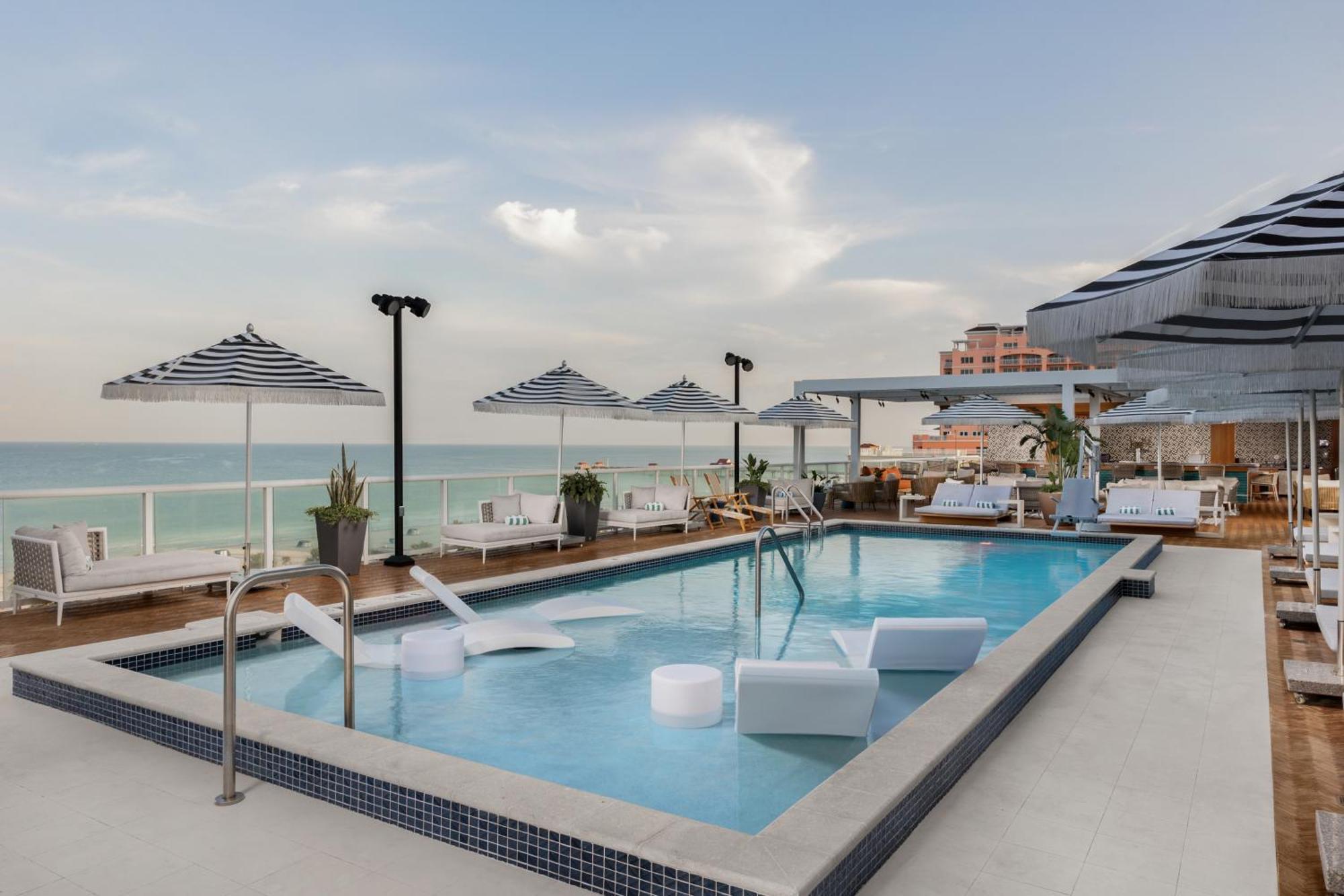 The Hiatus Clearwater Beach, Curio Collection By Hilton Exterior photo